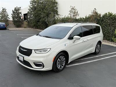 2021 Chrysler Pacifica Hybrid Touring L   - Photo 5 - Anaheim, CA 92801