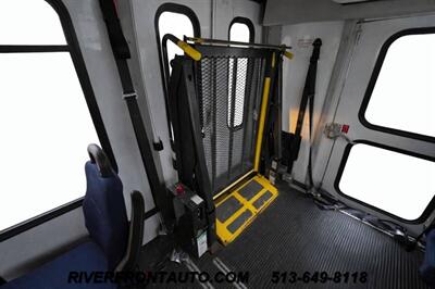 2013 Chevrolet Express 4500 2dr Commercial/Cutaway/Chassis 159 in. WB - Photo 3 - Middletown, OH 45042