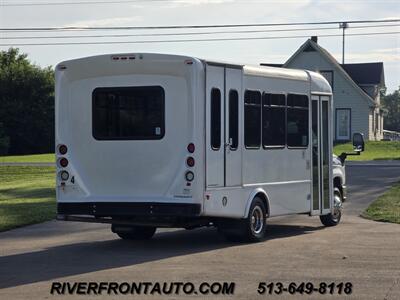 2017 Ford E450 Wheelchair Shuttle Bus   - Photo 33 - Middletown, OH 45042