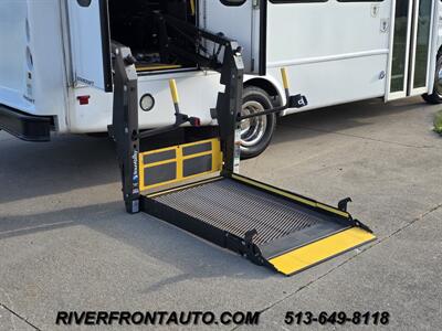2017 Ford E450 Wheelchair Shuttle Bus   - Photo 4 - Middletown, OH 45042
