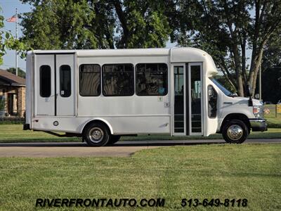 2017 Ford E450 Wheelchair Shuttle Bus   - Photo 9 - Middletown, OH 45042