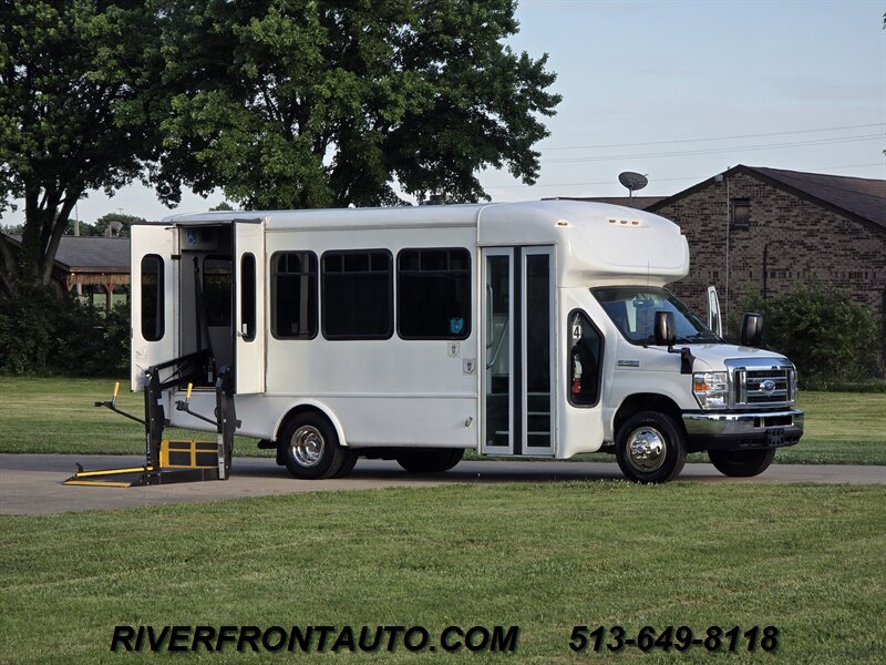 2017 Ford E450 Wheelchair Shuttle Bus   - Photo 1 - Middletown, OH 45042