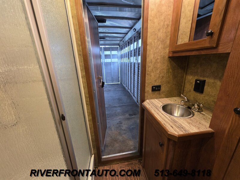 2017 Lakota LE169 LQ Aluminum Livestock Trailer - Photo 15 - Middletown, OH 45042