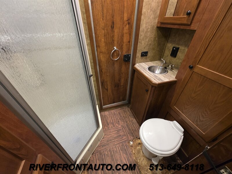 2017 Lakota LE169 LQ Aluminum Livestock Trailer - Photo 13 - Middletown, OH 45042