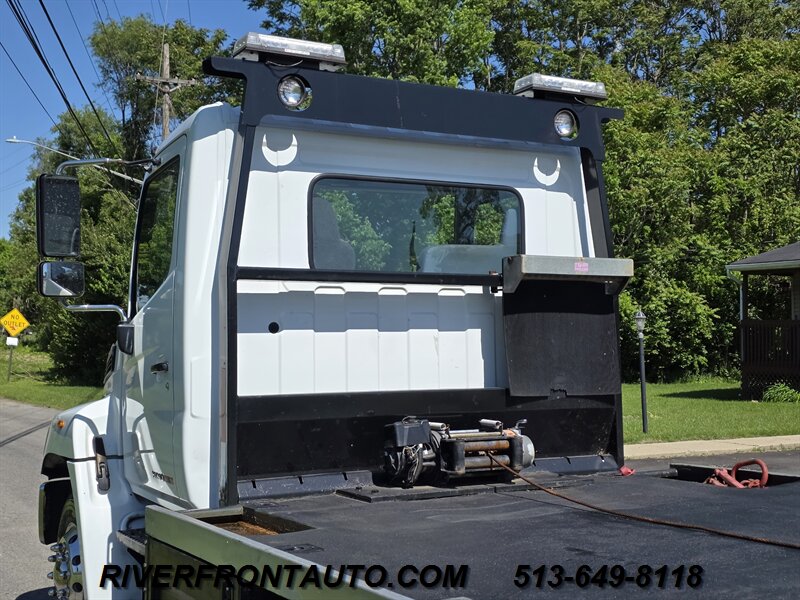 2008 Hino 258 Tow Truck / Equipment Hauler - Photo 4 - Middletown, OH 45042