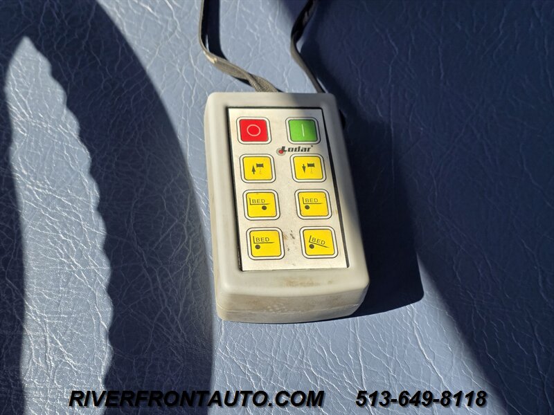 2008 Hino 258 Tow Truck / Equipment Hauler - Photo 18 - Middletown, OH 45042