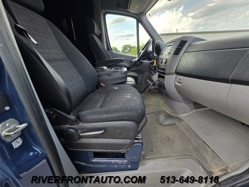 2017 Mercedes-Benz Sprinter 3500 Dually Ext High Roof - Photo 11 - Middletown, OH 45042