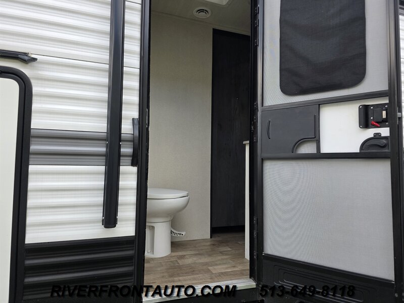 2023 Keystone Hideout 31BRD 36FT - Bunks - Outdoor Kitchen - Photo 17 - Middletown, OH 45042