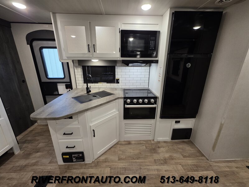 2023 Keystone Hideout 31BRD 36FT - Bunks - Outdoor Kitchen - Photo 11 - Middletown, OH 45042