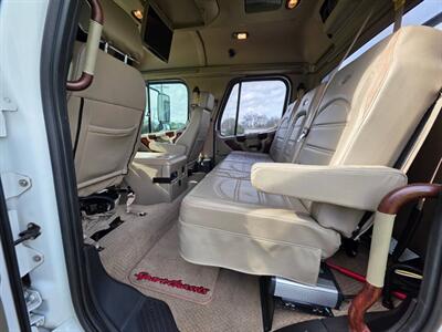 2011 Freightliner M2 112 4X2 4dr Crew Cab - Photo 8 - Middletown, OH 45042