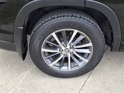 2017 Toyota Highlander XLE AWD 4dr SUV - Photo 33 - Middletown, OH 45042