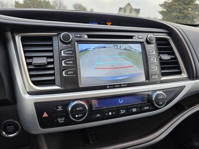 2017 Toyota Highlander XLE AWD 4dr SUV - Photo 15 - Middletown, OH 45042