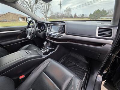 2017 Toyota Highlander XLE AWD 4dr SUV - Photo 28 - Middletown, OH 45042