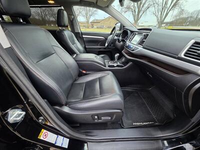 2017 Toyota Highlander XLE AWD 4dr SUV - Photo 19 - Middletown, OH 45042