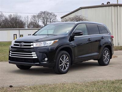 2017 Toyota Highlander XLE AWD 4dr SUV - Photo 5 - Middletown, OH 45042
