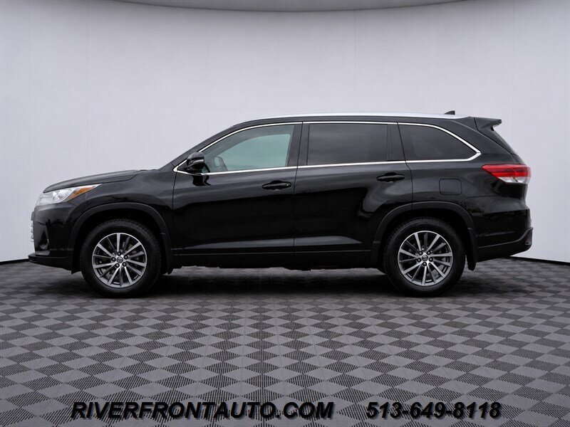 2017 Toyota Highlander XLE AWD 4dr SUV - Photo 6 - Middletown, OH 45042