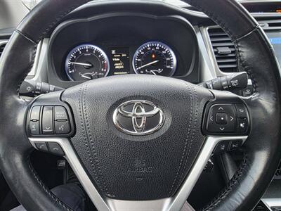 2017 Toyota Highlander XLE AWD 4dr SUV - Photo 14 - Middletown, OH 45042