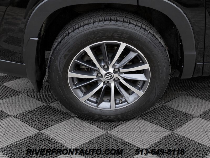 2017 Toyota Highlander XLE AWD 4dr SUV - Photo 31 - Middletown, OH 45042