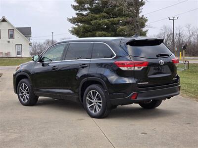 2017 Toyota Highlander XLE AWD 4dr SUV - Photo 2 - Middletown, OH 45042