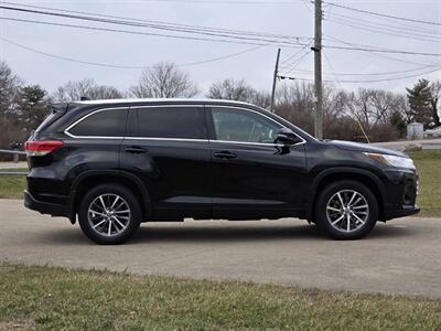 2017 Toyota Highlander XLE AWD 4dr SUV - Photo 7 - Middletown, OH 45042