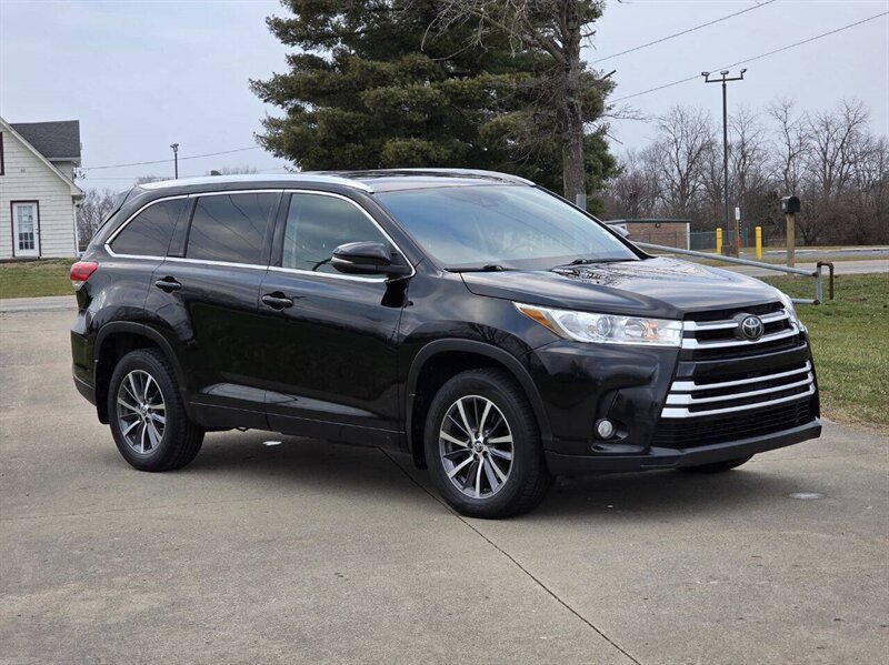 2017 Toyota Highlander XLE AWD 4dr SUV  