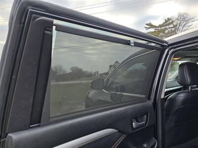 2017 Toyota Highlander XLE AWD 4dr SUV - Photo 21 - Middletown, OH 45042