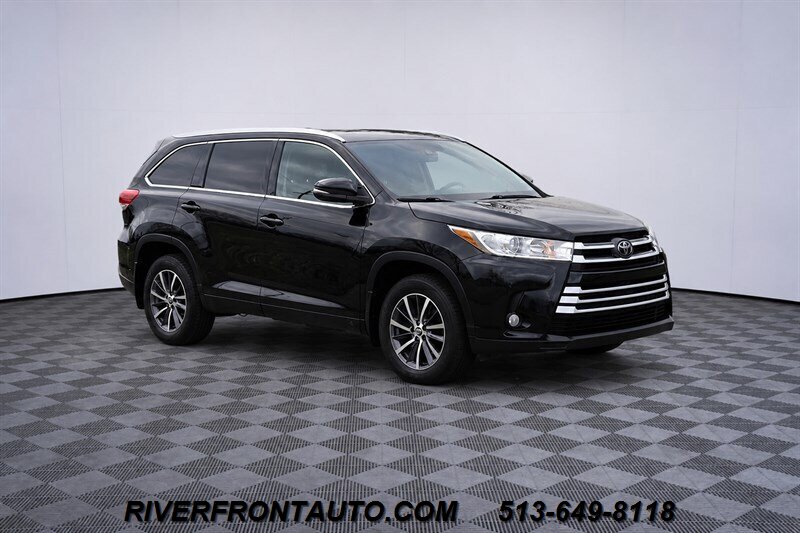 2017 Toyota Highlander XLE AWD 4dr SUV - Photo 9 - Middletown, OH 45042