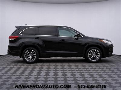 2017 Toyota Highlander XLE AWD 4dr SUV - Photo 8 - Middletown, OH 45042