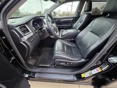 2017 Toyota Highlander XLE AWD 4dr SUV - Photo 10 - Middletown, OH 45042