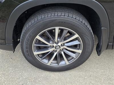 2017 Toyota Highlander XLE AWD 4dr SUV - Photo 31 - Middletown, OH 45042