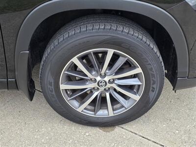 2017 Toyota Highlander XLE AWD 4dr SUV - Photo 34 - Middletown, OH 45042