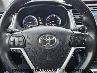2017 Toyota Highlander XLE AWD 4dr SUV - Photo 14 - Middletown, OH 45042