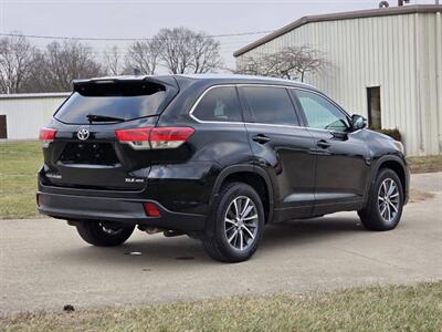 2017 Toyota Highlander XLE AWD 4dr SUV - Photo 8 - Middletown, OH 45042