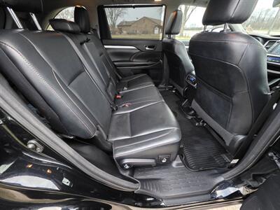 2017 Toyota Highlander XLE AWD 4dr SUV - Photo 23 - Middletown, OH 45042