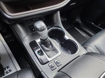 2017 Toyota Highlander XLE AWD 4dr SUV - Photo 16 - Middletown, OH 45042