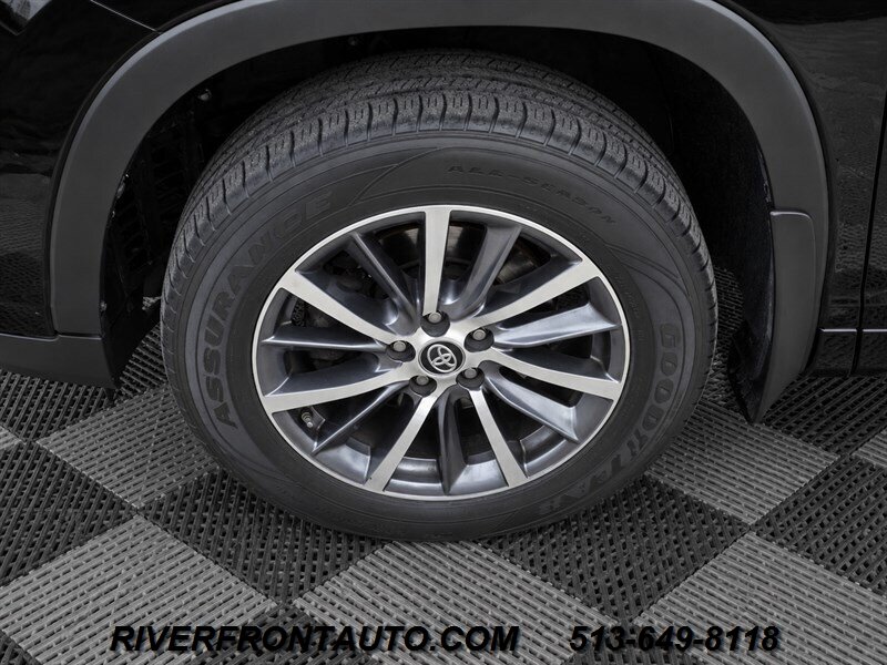2017 Toyota Highlander XLE AWD 4dr SUV - Photo 28 - Middletown, OH 45042
