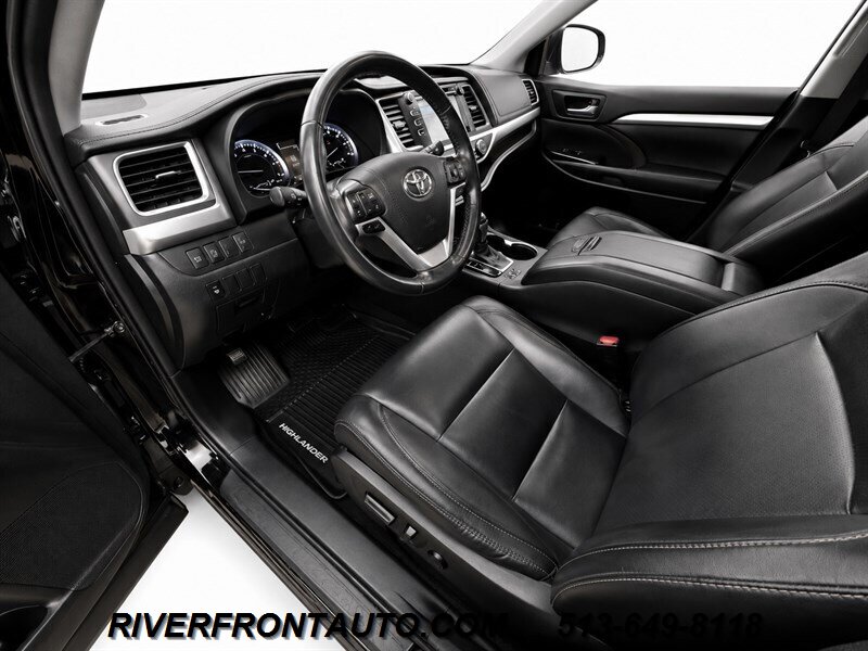 2017 Toyota Highlander XLE AWD 4dr SUV - Photo 3 - Middletown, OH 45042