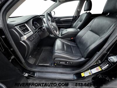 2017 Toyota Highlander XLE AWD 4dr SUV - Photo 10 - Middletown, OH 45042