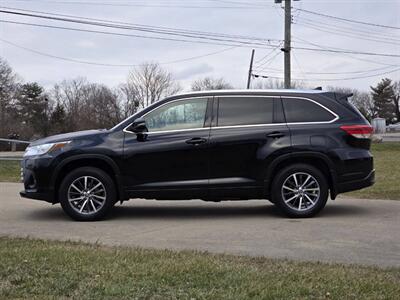 2017 Toyota Highlander XLE AWD 4dr SUV - Photo 6 - Middletown, OH 45042