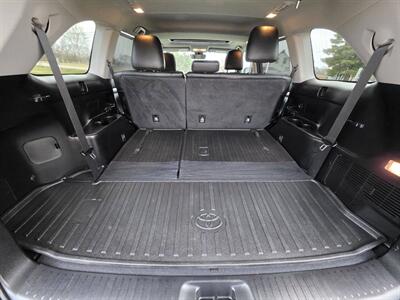 2017 Toyota Highlander XLE AWD 4dr SUV - Photo 20 - Middletown, OH 45042