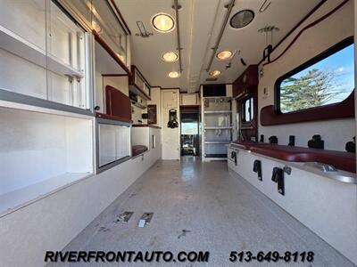 2001 Ford F-350 4X4 7.3L Powerstroke Ambulance   - Photo 6 - Middletown, OH 45042