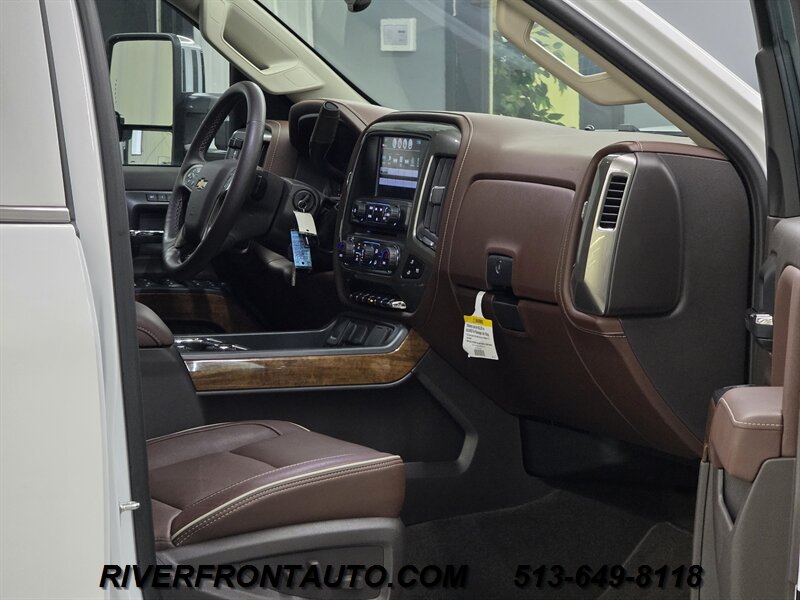 2018 Chevrolet Silverado 3500 High Country Duramax 4x4 - Photo 3 - Middletown, OH 45042