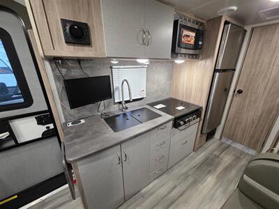 2022 Winnebago Micro Minnie 1800BH   - Photo 10 - Middletown, OH 45042