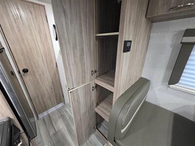 2022 Winnebago Micro Minnie 1800BH   - Photo 23 - Middletown, OH 45042