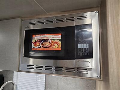 2022 Winnebago Micro Minnie 1800BH   - Photo 12 - Middletown, OH 45042