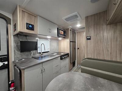 2022 Winnebago Micro Minnie 1800BH   - Photo 14 - Middletown, OH 45042