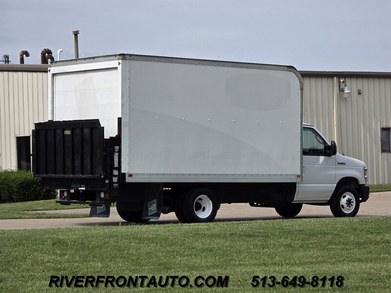2019 Ford E-Series Chassis E-350 SD Box Truck Liftgate - Photo 4 - Middletown, OH 45042