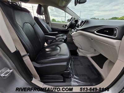 2019 Chrysler Pacifica Touring L Mobility Van - Photo 17 - Middletown, OH 45042