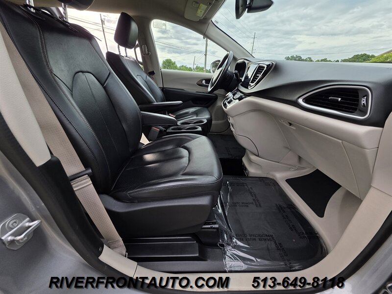 2019 Chrysler Pacifica Touring L Mobility Van - Photo 17 - Middletown, OH 45042