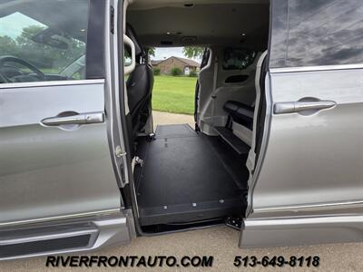 2019 Chrysler Pacifica Touring L Mobility Van - Photo 27 - Middletown, OH 45042